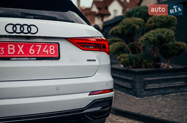 Внедорожник / Кроссовер Audi Q3 2022 в 