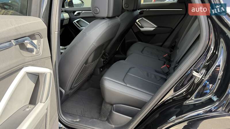 Внедорожник / Кроссовер Audi Q3 2021 в Киеве