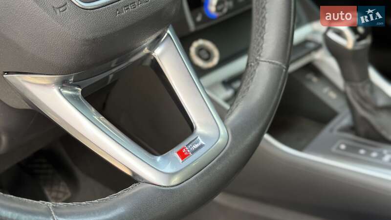 Внедорожник / Кроссовер Audi Q3 2021 в Киеве