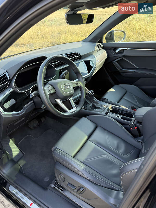 Внедорожник / Кроссовер Audi Q3 2023 в Днепре