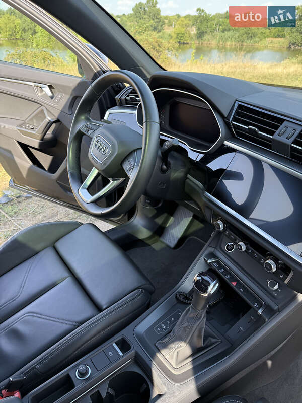 Внедорожник / Кроссовер Audi Q3 2023 в Днепре