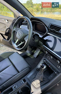 Внедорожник / Кроссовер Audi Q3 2023 в 