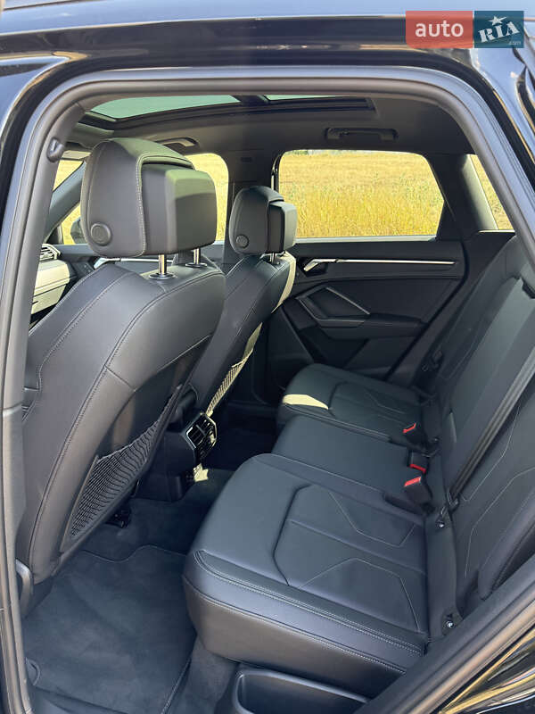 Внедорожник / Кроссовер Audi Q3 2023 в Днепре