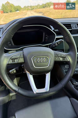 Внедорожник / Кроссовер Audi Q3 2023 в 