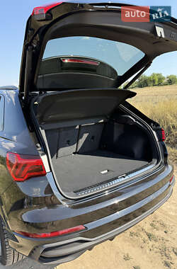 Внедорожник / Кроссовер Audi Q3 2023 в 