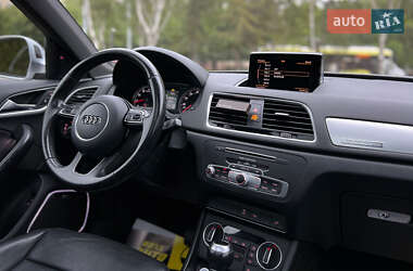 Внедорожник / Кроссовер Audi Q3 2016 в 