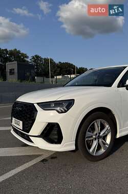 Внедорожник / Кроссовер Audi Q3 2021 в 