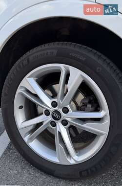 Внедорожник / Кроссовер Audi Q3 2021 в 