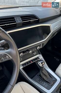 Внедорожник / Кроссовер Audi Q3 2021 в 
