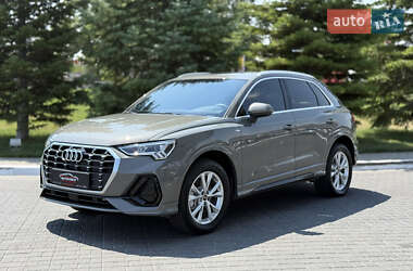Внедорожник / Кроссовер Audi Q3 2024 в 