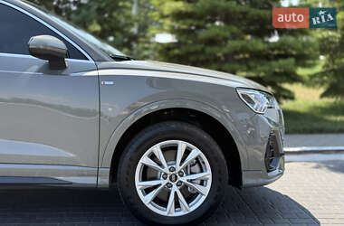 Внедорожник / Кроссовер Audi Q3 2024 в 