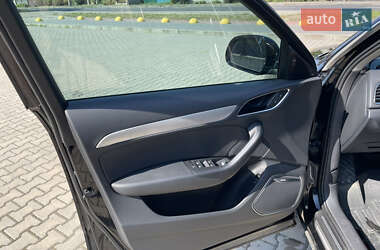 Внедорожник / Кроссовер Audi Q3 2015 в 
