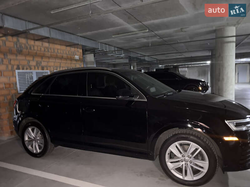Внедорожник / Кроссовер Audi Q3 2017 в Киеве