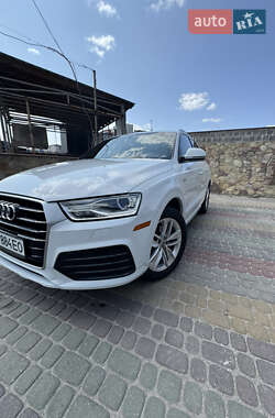 Внедорожник / Кроссовер Audi Q3 2017 в 