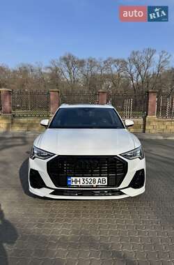 Внедорожник / Кроссовер Audi Q3 2019 в 