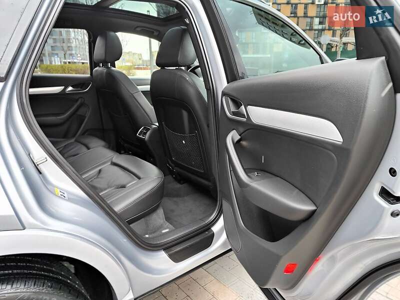 Внедорожник / Кроссовер Audi Q3 2015 в 