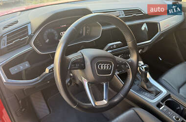 Внедорожник / Кроссовер Audi Q3 2020 в 
