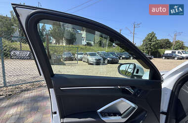 Внедорожник / Кроссовер Audi Q3 2020 в 