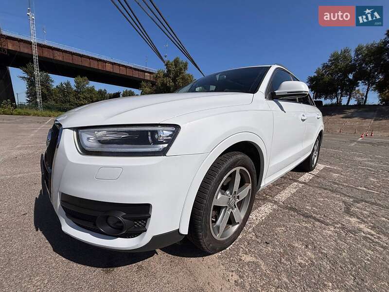 Внедорожник / Кроссовер Audi Q3 2015 в Киеве