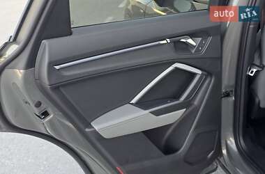 Внедорожник / Кроссовер Audi Q3 2020 в 