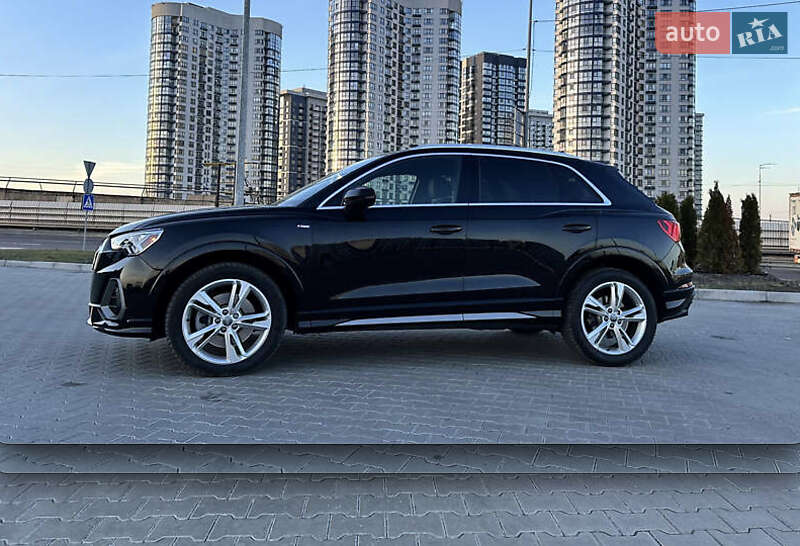 Внедорожник / Кроссовер Audi Q3 2019 в Киеве