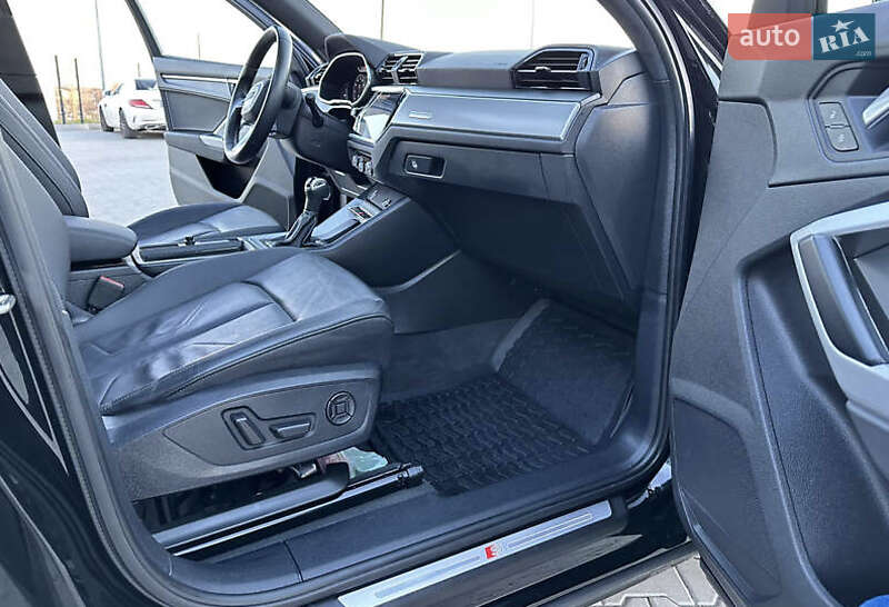 Внедорожник / Кроссовер Audi Q3 2019 в Киеве
