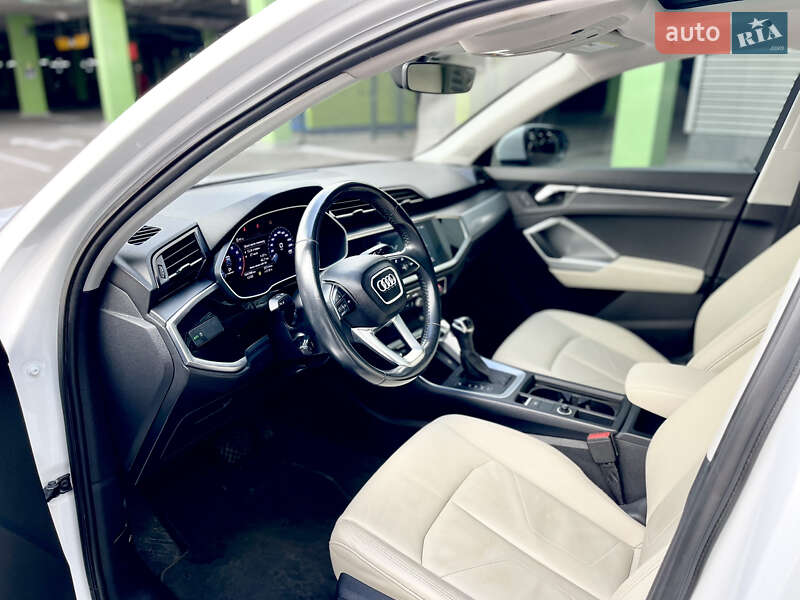 Внедорожник / Кроссовер Audi Q3 2019 в Киеве