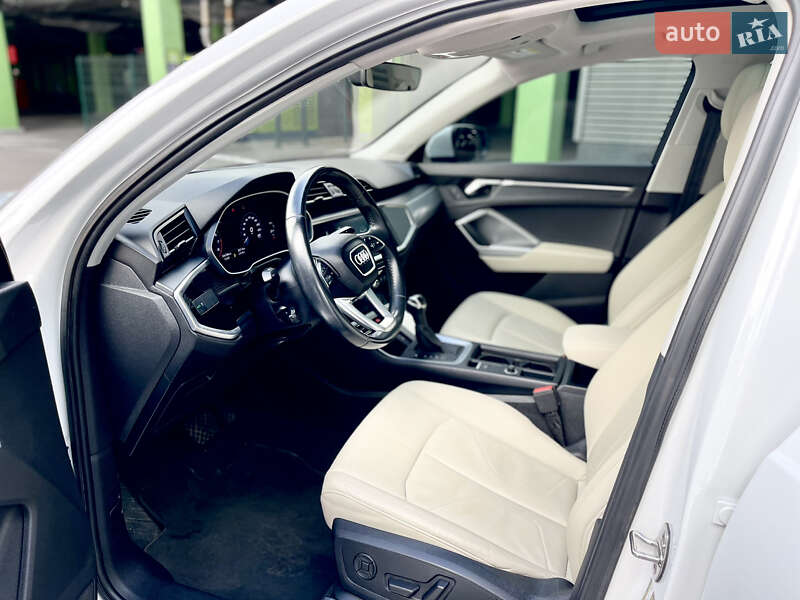 Внедорожник / Кроссовер Audi Q3 2019 в Киеве