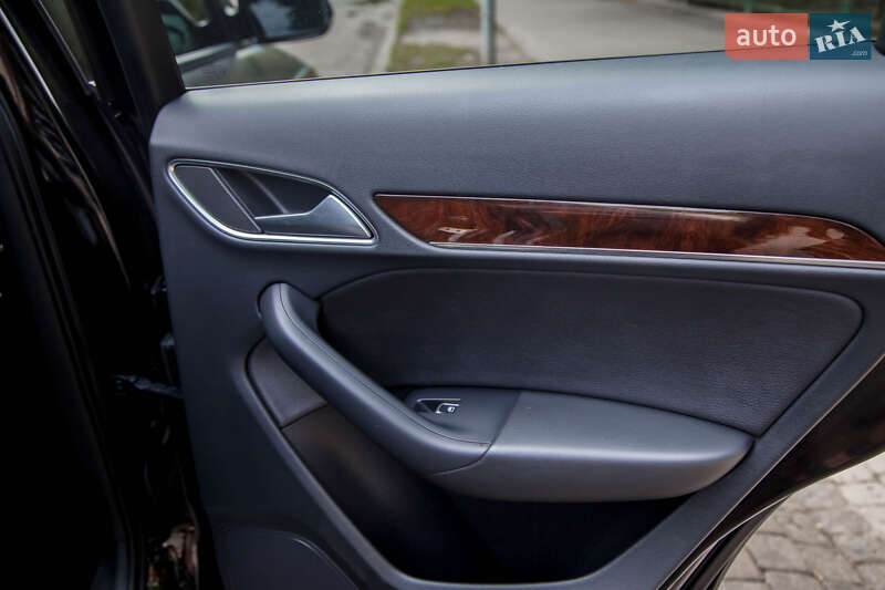 Внедорожник / Кроссовер Audi Q3 2017 в Львове