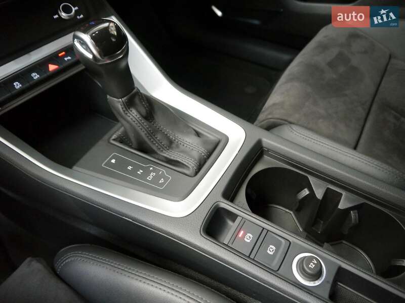 Внедорожник / Кроссовер Audi Q3 2019 в Киеве