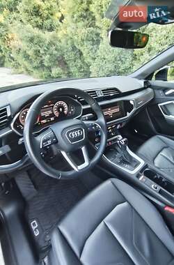 Внедорожник / Кроссовер Audi Q3 2019 в 