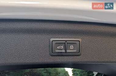 Внедорожник / Кроссовер Audi Q3 2023 в 