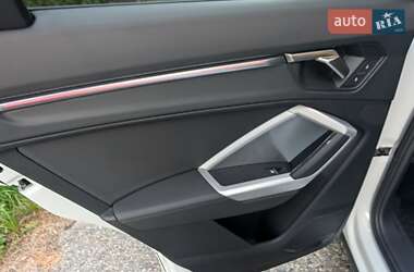 Внедорожник / Кроссовер Audi Q3 2023 в 
