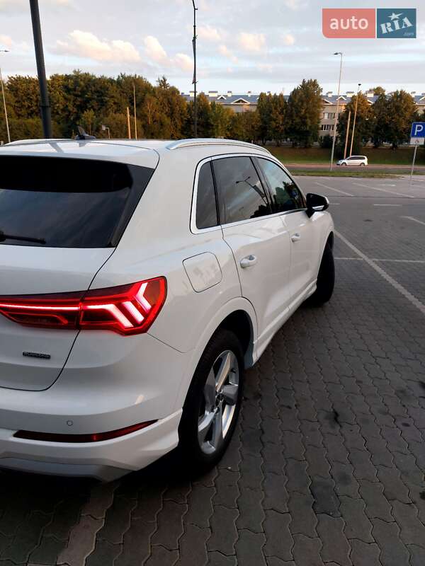 Внедорожник / Кроссовер Audi Q3 2021 в Львове