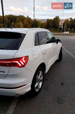 Внедорожник / Кроссовер Audi Q3 2021 в 