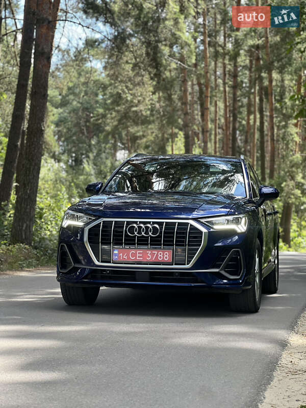 Внедорожник / Кроссовер Audi Q3 2021 в 