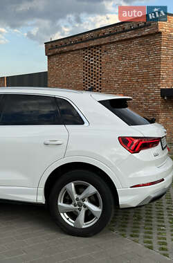 Внедорожник / Кроссовер Audi Q3 2019 в 
