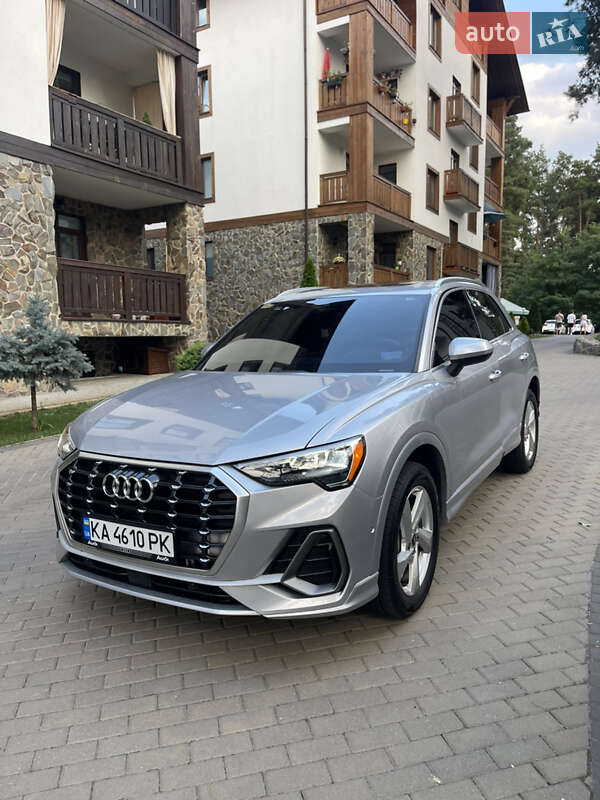 Внедорожник / Кроссовер Audi Q3 2020 в Киеве