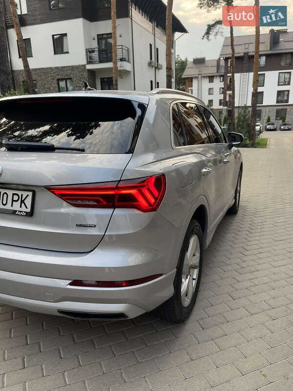 Внедорожник / Кроссовер Audi Q3 2020 в Киеве