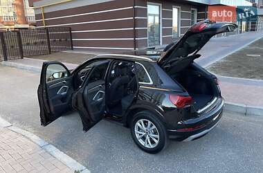 Внедорожник / Кроссовер Audi Q3 2021 в 