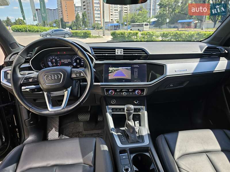 Внедорожник / Кроссовер Audi Q3 2020 в Киеве