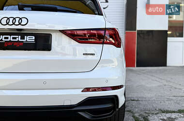 Внедорожник / Кроссовер Audi Q3 2021 в 