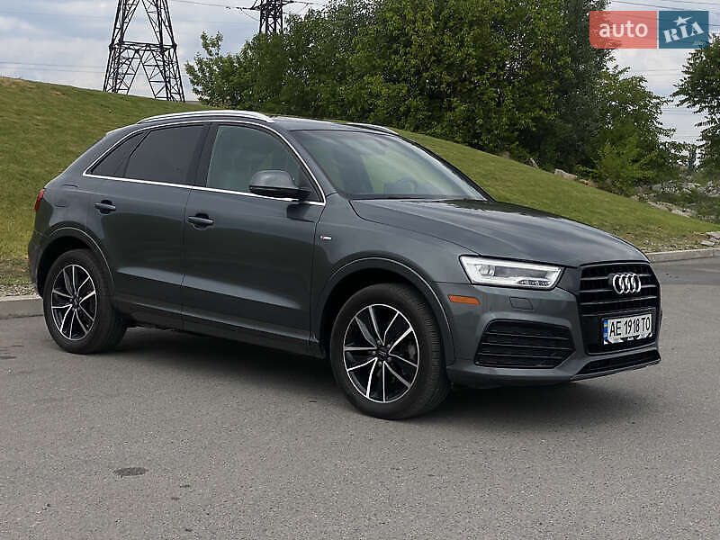 Внедорожник / Кроссовер Audi Q3 2017 в 