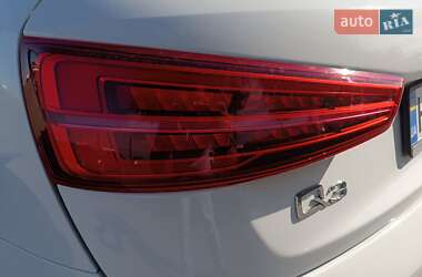 Позашляховик / Кросовер Audi Q3 2017 в 
