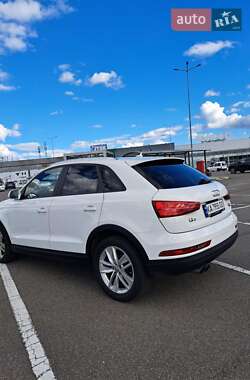 Внедорожник / Кроссовер Audi Q3 2017 в 