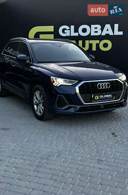 Позашляховик / Кросовер Audi Q3 2020 в 
