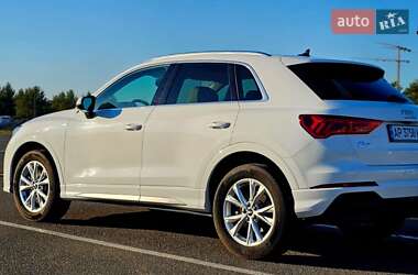 Внедорожник / Кроссовер Audi Q3 2022 в 