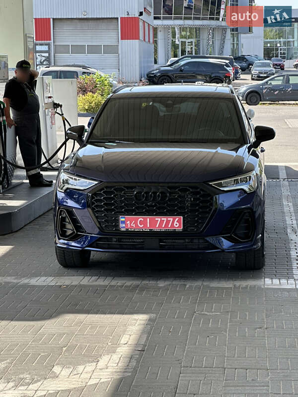 Внедорожник / Кроссовер Audi Q3 2022 в 