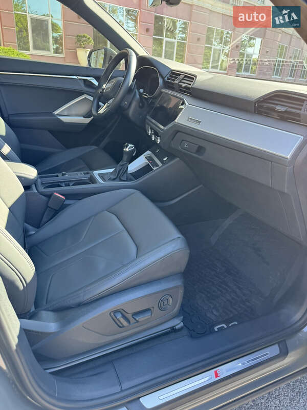 Внедорожник / Кроссовер Audi Q3 2021 в Одессе