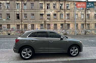 Внедорожник / Кроссовер Audi Q3 2021 в 